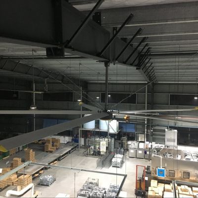 มอเตอร์แม่เหล็กถาวร 18FT 5.5M แฟนเพดานอุตสาหกรรมขนาดใหญ่