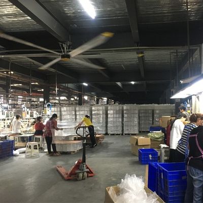 ราคาดี พัดลมเพดานอลูมิเนียมความรบกวนต่ํา 18 ฟุต สําหรับการระบายอากาศทางการค้าในฟาร์มเลี้ยงสัตว์ ออนไลน์